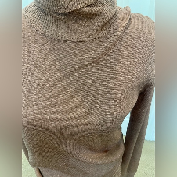 Dolce and Gabbana Turtleneck Virgin Wool size 40 or US size 4 - Picture 7 of 7